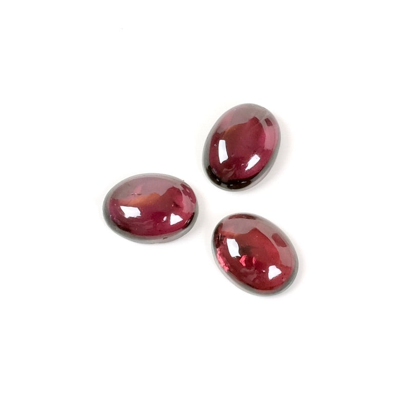 Natural stone Cabochon Oval 6 x 8mm Garnet