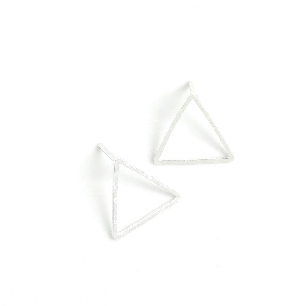 Pair of triangle stud earrings in 925 Premium silver-plated brass