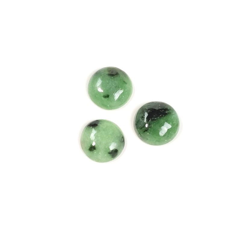 Natural stone cabochon 8mm Ruby on Zoïsite Anyolite.
