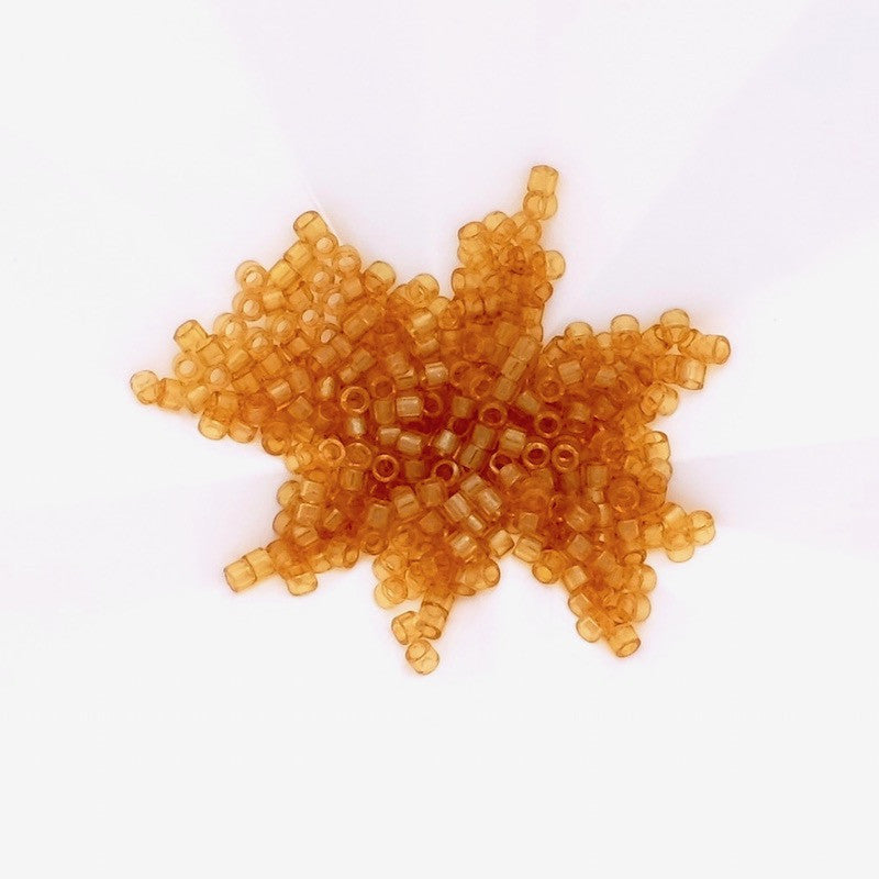 8 grams of Miyuki Délica 11/0 Transparent Honey Luster N°0119 beads