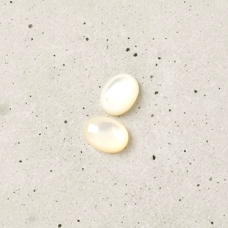 Natural stone Cabochon Oval 6 x 8mm Mother of Pearl