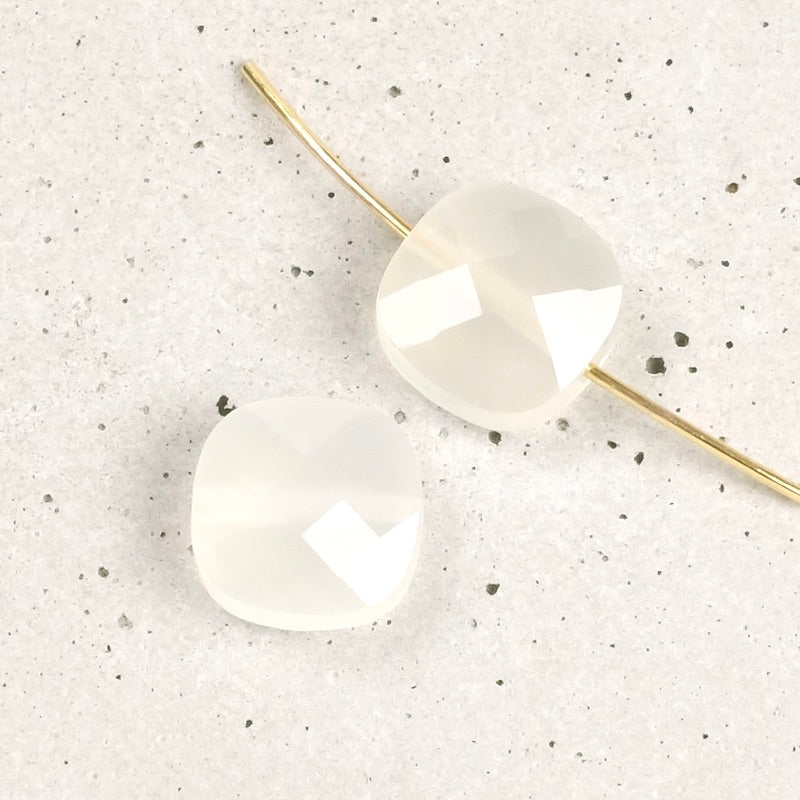 Natural 10mm square cushion-cut white Onyx bead