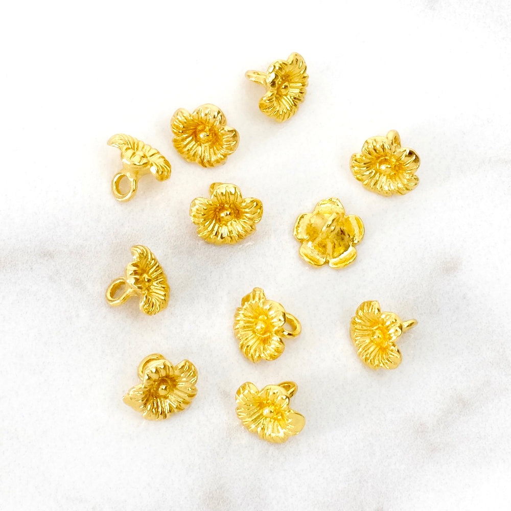 2 small flower pendants in 24K gold-plated brass