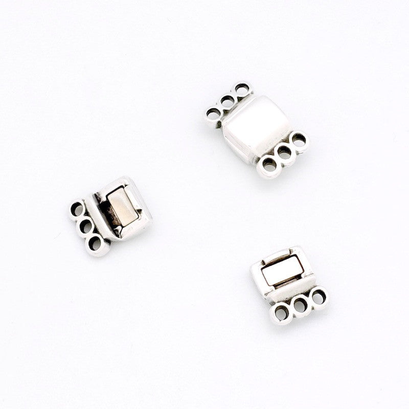 Silver-plated Zamak magnetic clasp with 3 rings