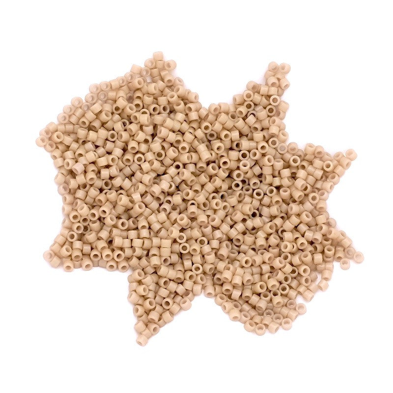 8 grams of Miyuki Délica 11/0 Duracoat Opq Beige N°2105 beads