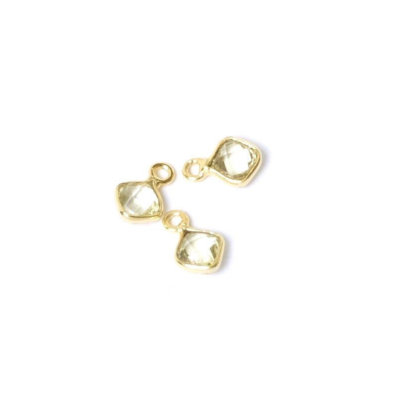 Square-set pendant 5mm Lime Quartz gilded in brass with 24K fine gold plating