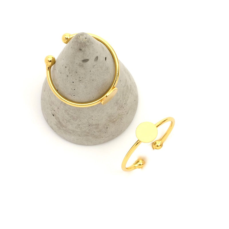 Adjustable ring with 6mm 16K gold-plated (3 microns) tray