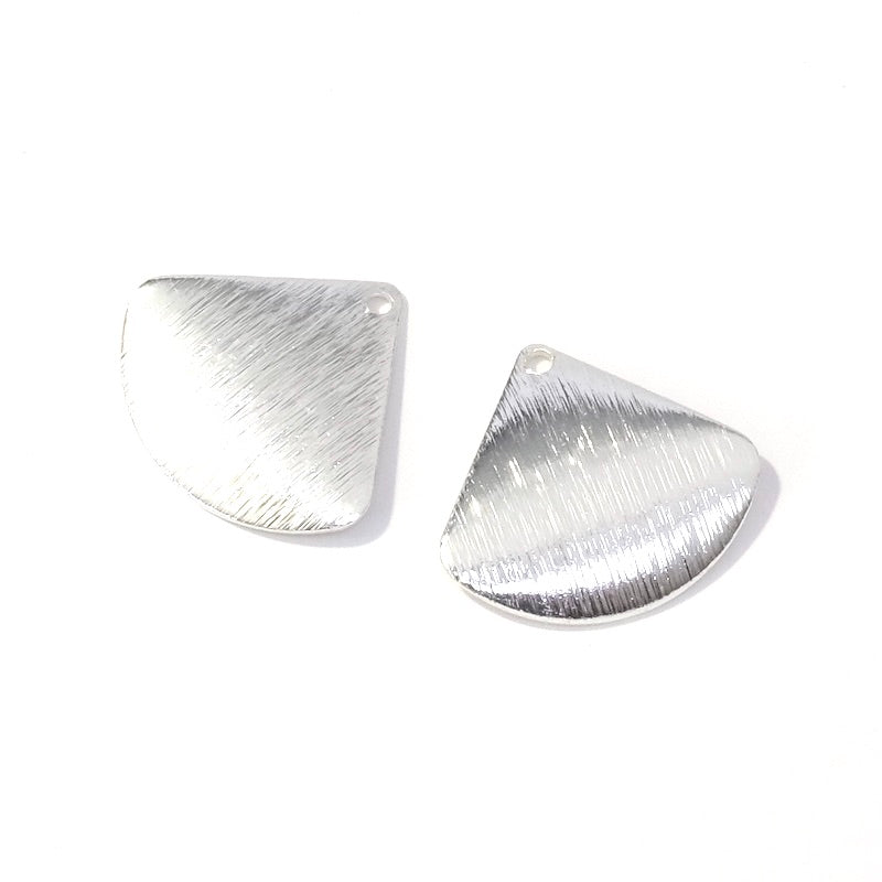 2 brushed-effect triangle pendants in Silver 925 Premium brass