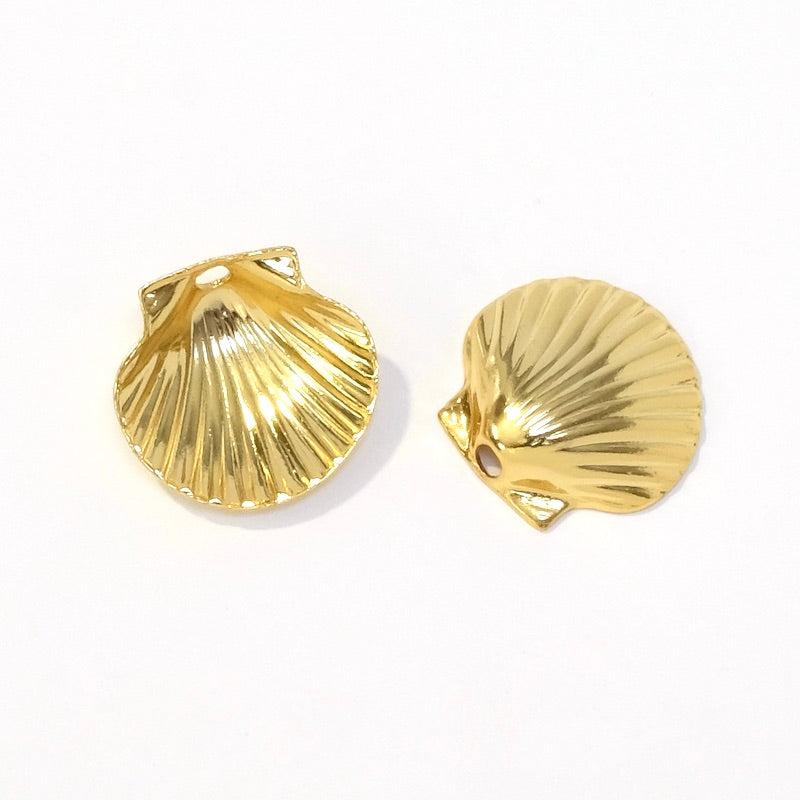 2 Premium 24K gold-plated brass 16mm shell pendants