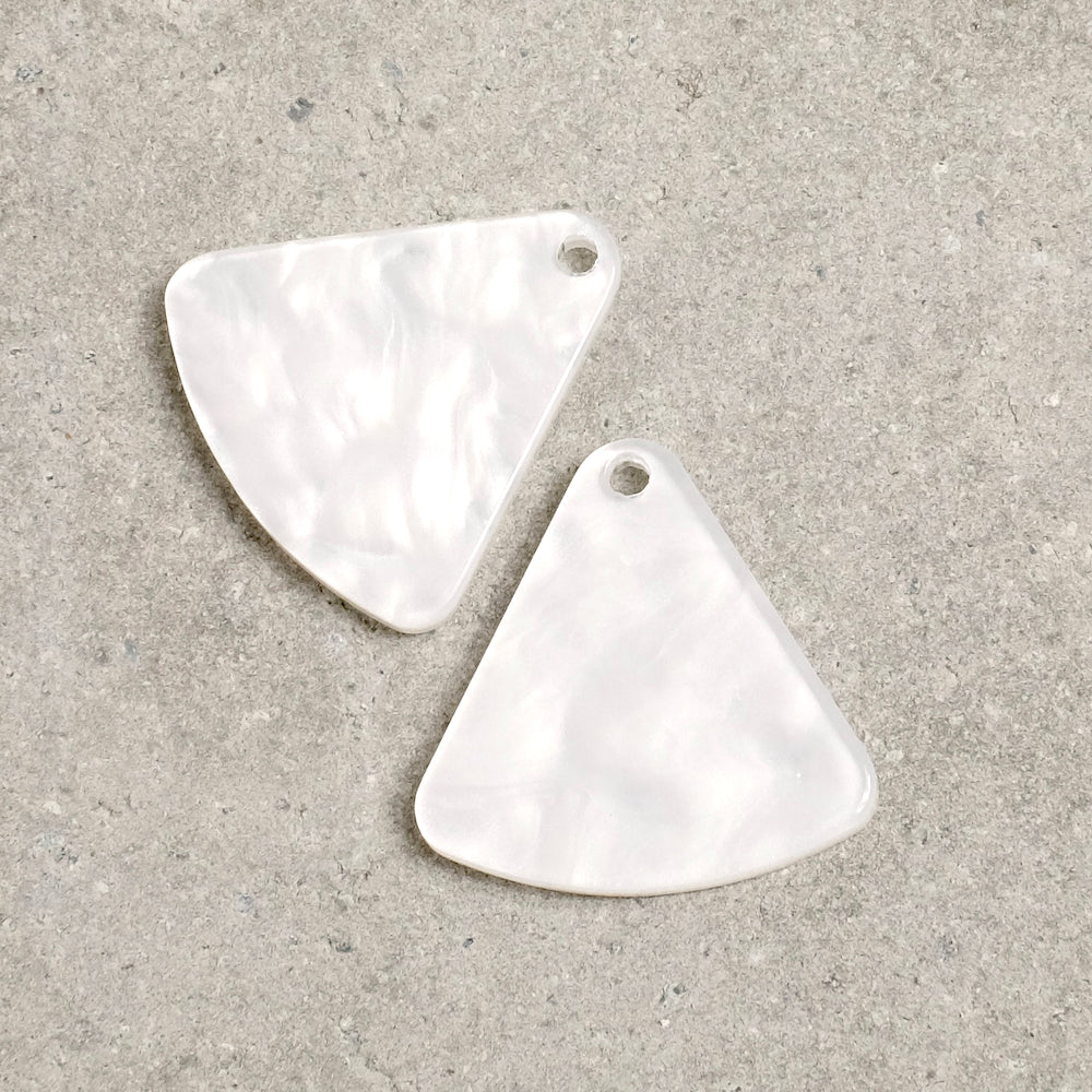 2 Mother-of-pearl-effect Triangle Pendants in acrylic Plexiglas
