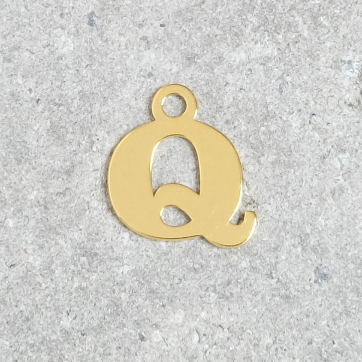 Letter Q pendant in 925 sterling silver with 24K gold plating