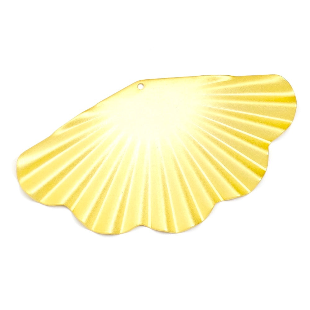 Large wavy fan pendant in matte brass, gilded with fine 24K gold