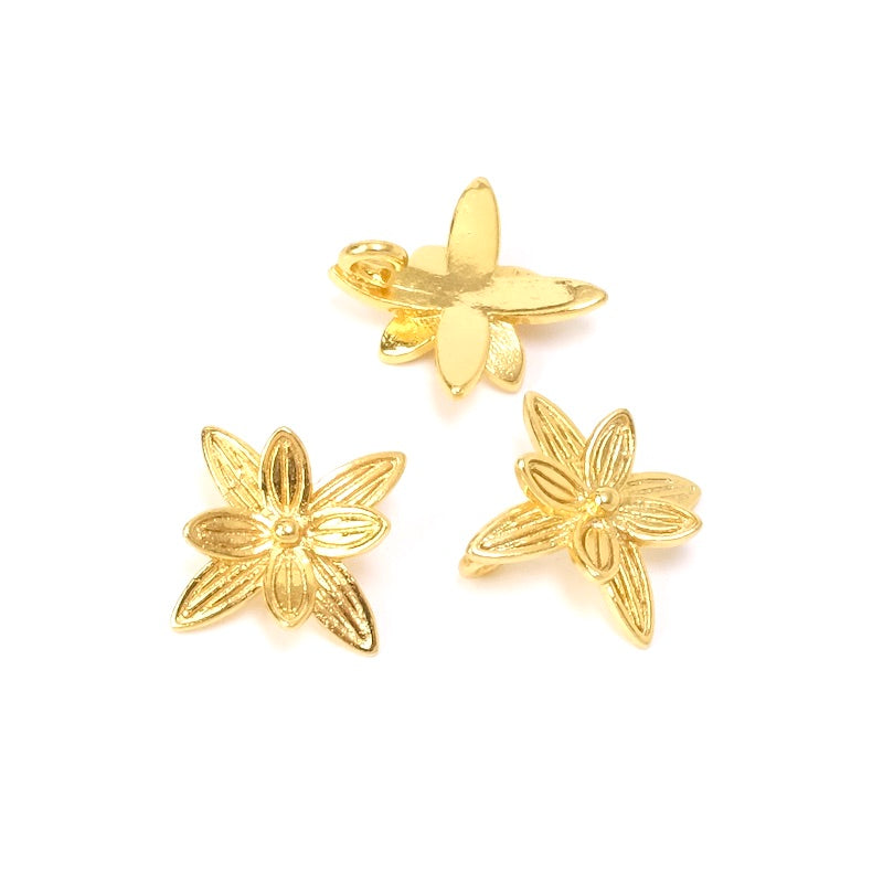2 Flower pendants in 24K gold-plated brass