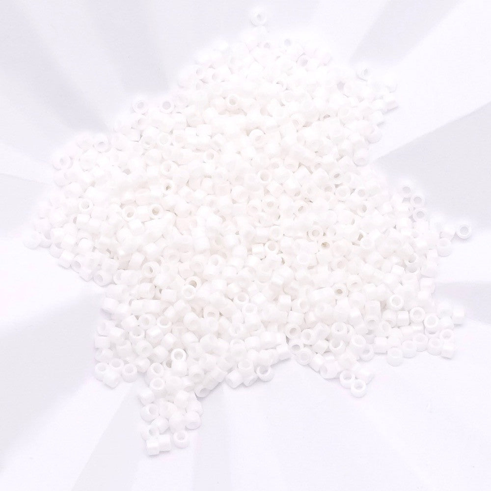 8 grams of Miyuki Délica 11/0 White Matted N°0351 beads