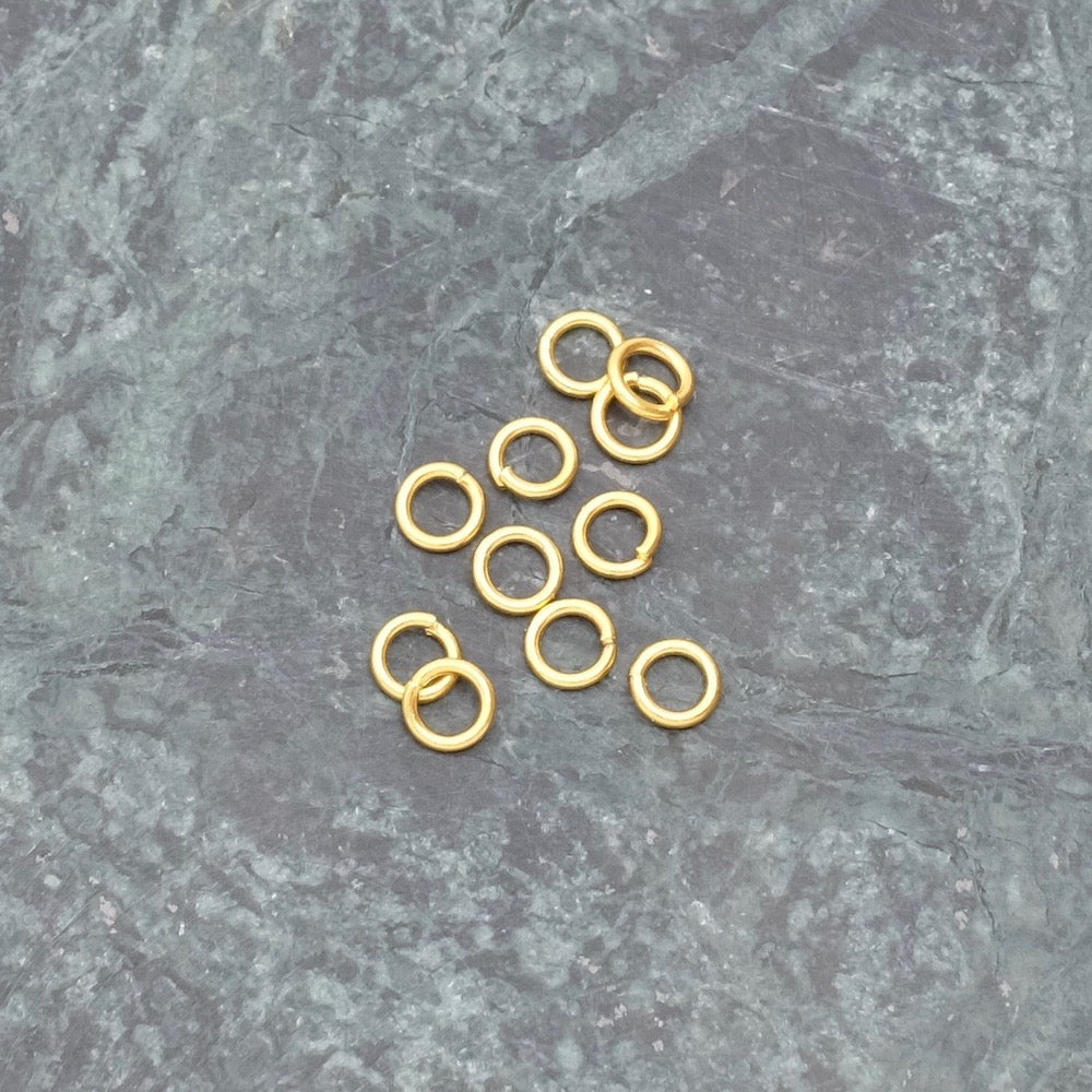 Set of 4 4mm rings in 24K gold-plated brass