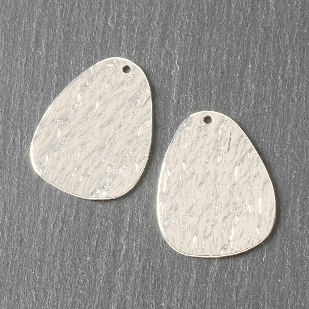 2 Pendants Slate Texture Pebbles in Silver Plated Brass 925 Premium