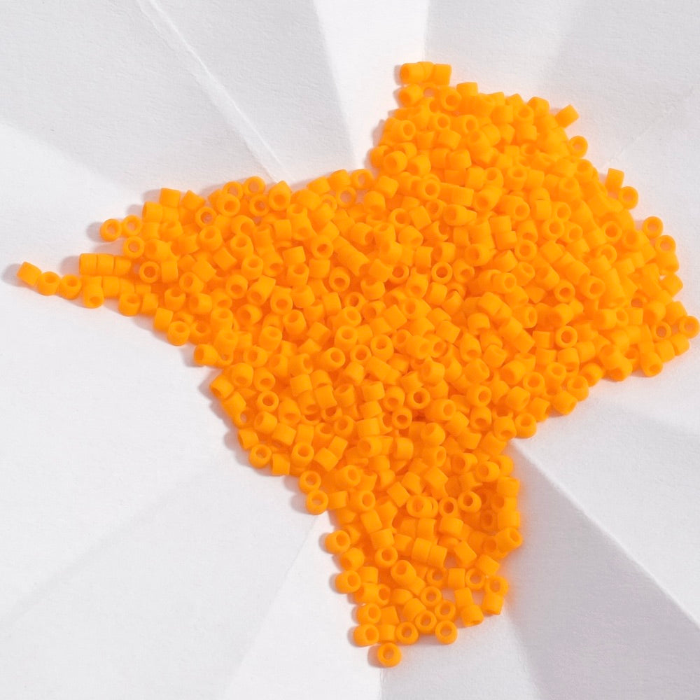 5 grams of Miyuki Délica 11/0 DB1583 Mat Opaque mandarin