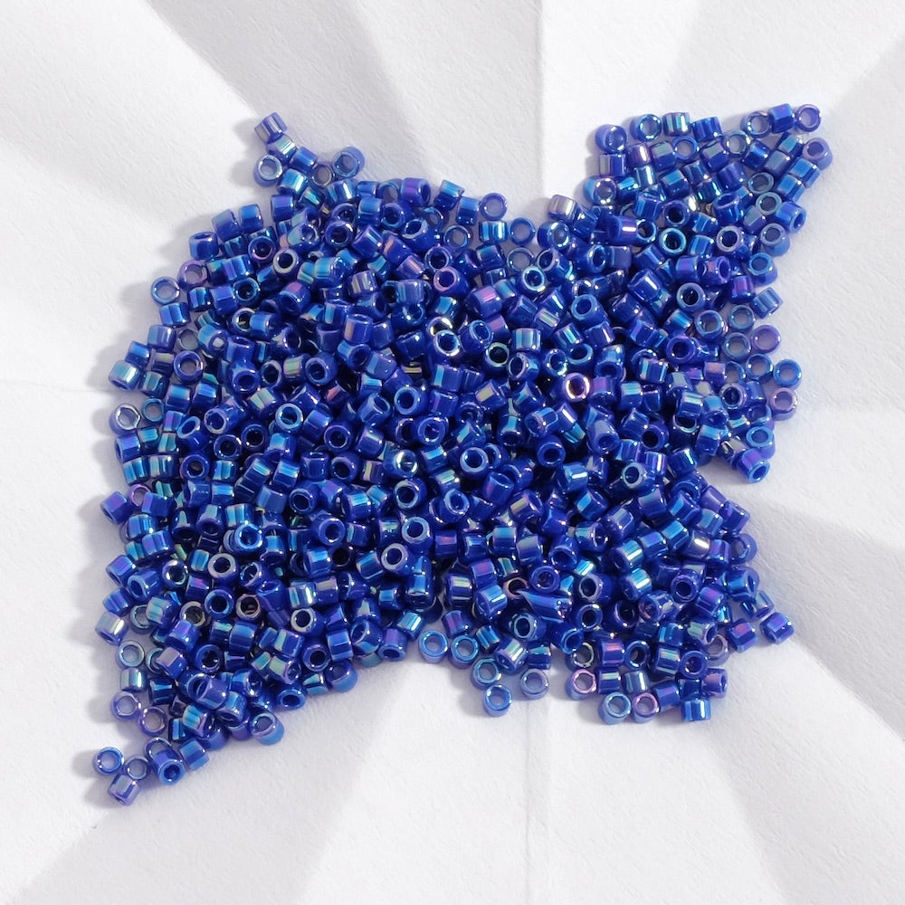 5 grams of Miyuki Délica 11/0 DB0165 Opaque royal blue AB