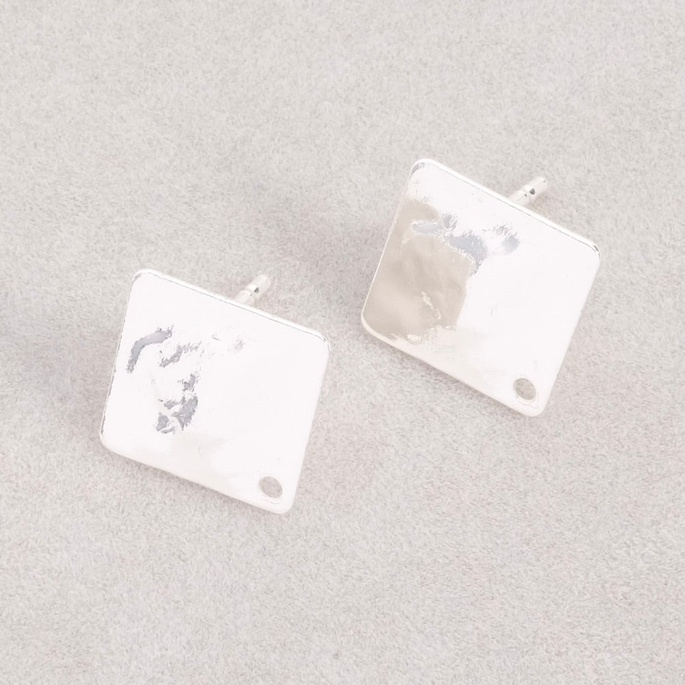 Hammered square stud earrings in silver-plated brass 925 Premium