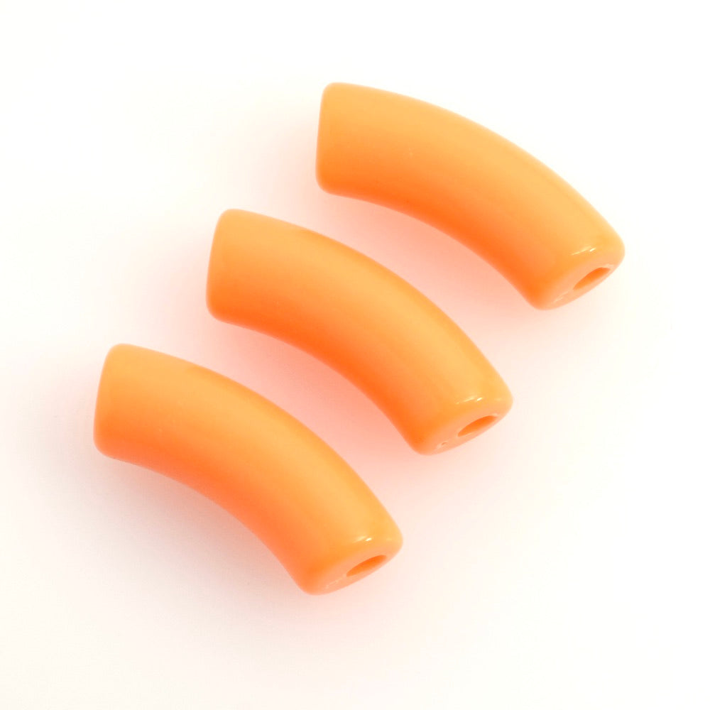 Mandarin orange acrylic curved tube bead à l'unité