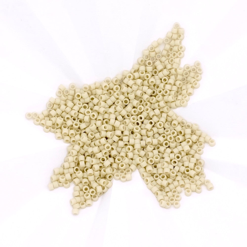 8 grams of Miyuki Délica 11/0 Matted Opq Bone Luster N°0388 beads 