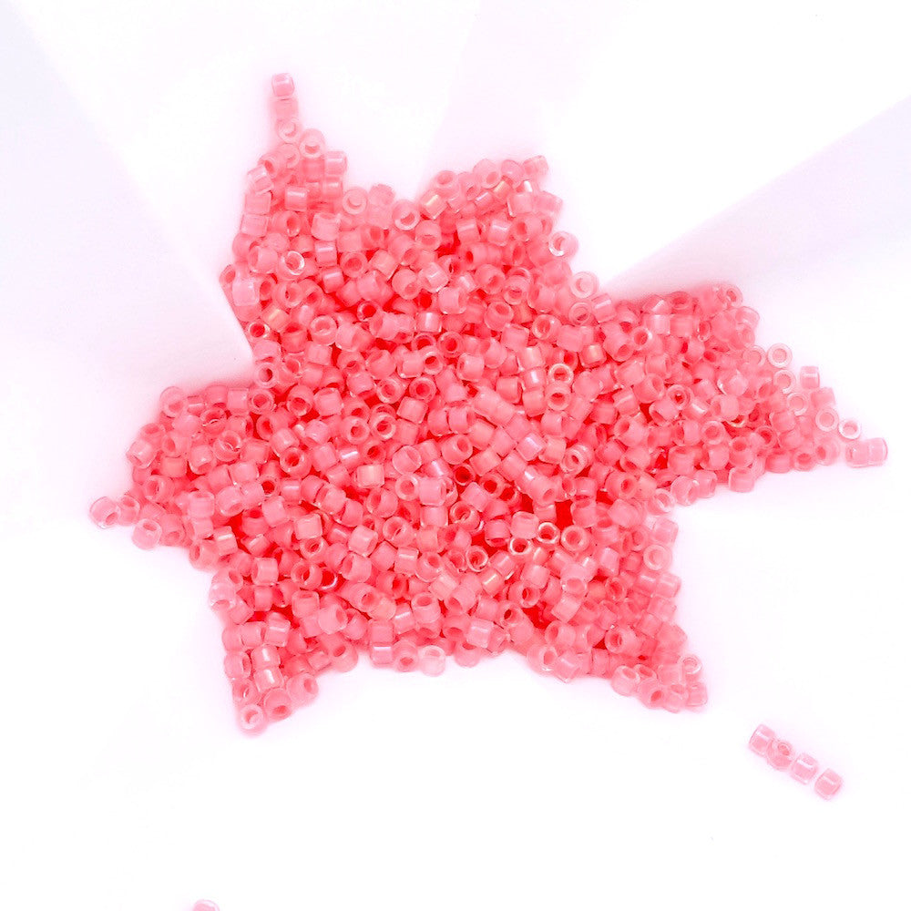 8 grams of Miyuki Délica 11/0 Lined rose pink AB N°0070 beads
