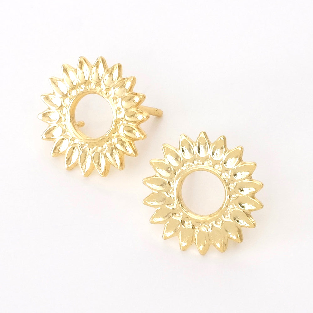 Flower stud earrings in 24K gold-plated brass, per pair