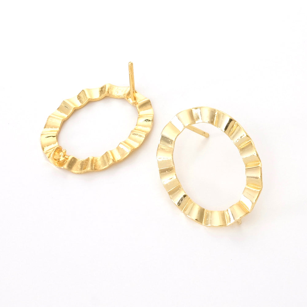 Oval wavy stud earrings in 24K gold-plated brass, per pair