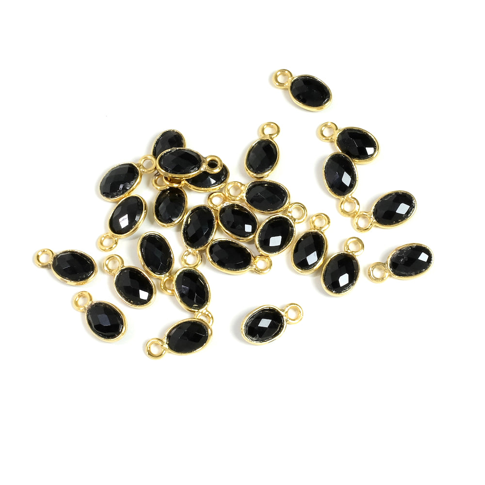 Spinelle oval-set pendant in 24K gold-plated brass