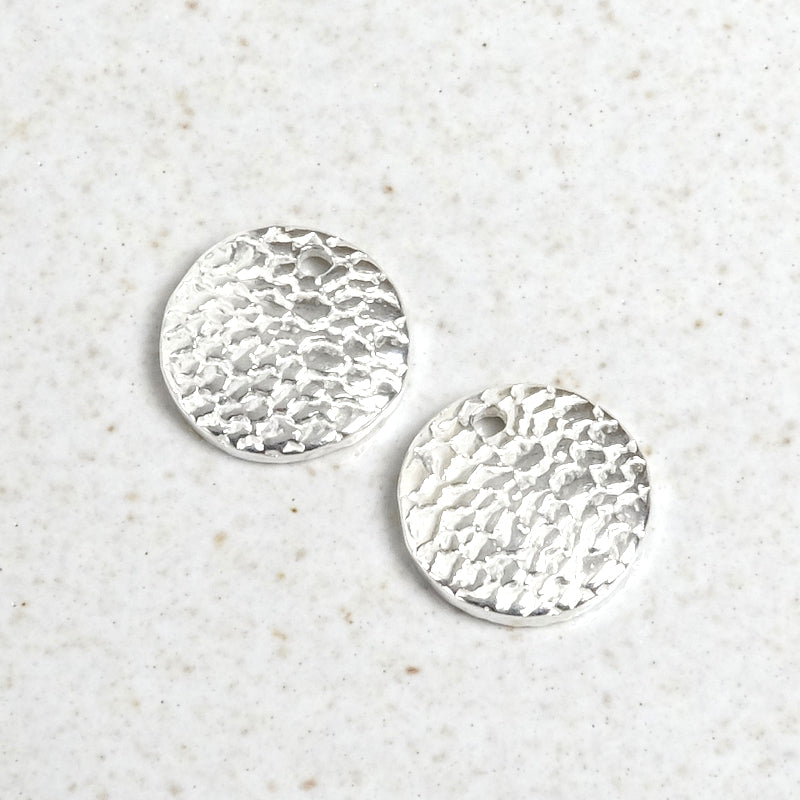 2 Round textured pendants in Silver 925