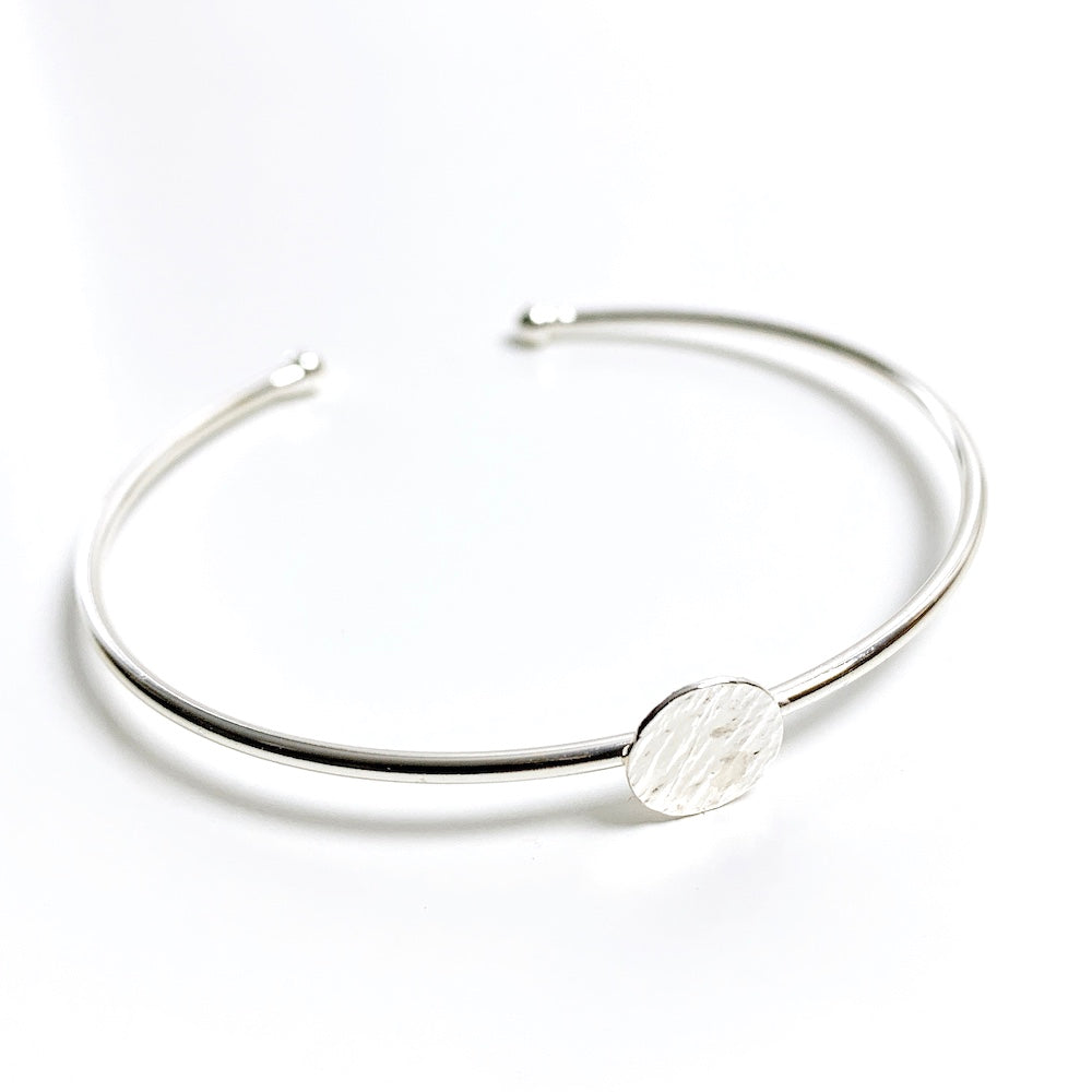 Bangle bracelet base with textured round in 925 Sterling Silver plated brass Premium